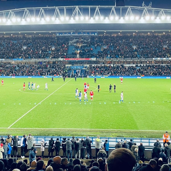 รูปภาพถ่ายที่ Ewood Park โดย John H. เมื่อ 12/29/2021