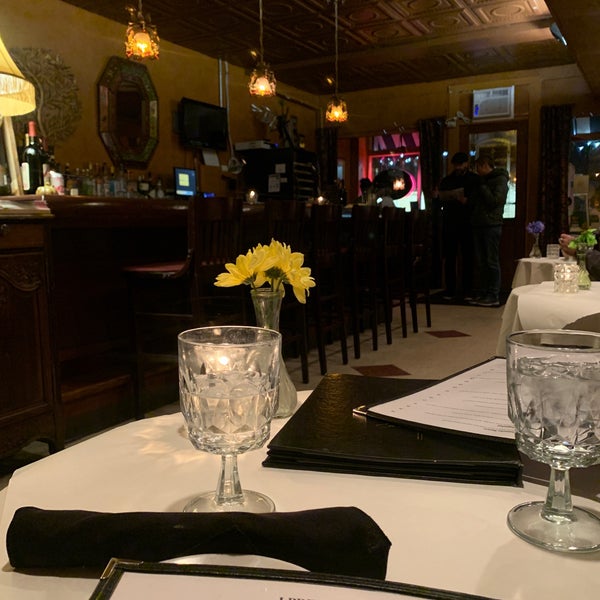 Das Foto wurde bei Pasta Tree Restaurant &amp; Wine Bar von Willie M. am 1/23/2020 aufgenommen