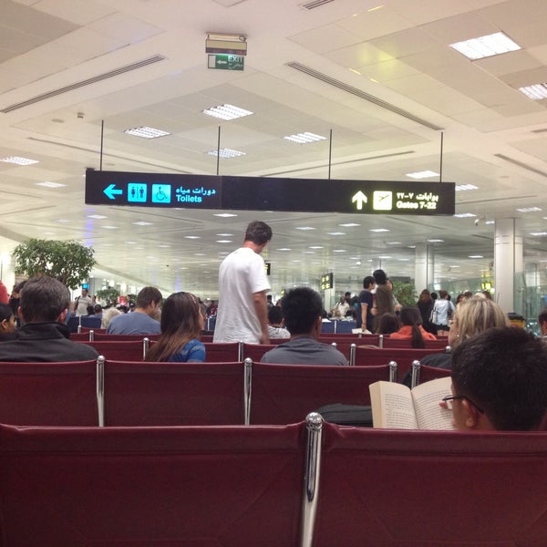 Das Foto wurde bei Doha International Airport (DOH) مطار الدوحة الدولي von Lee V. am 5/11/2013 aufgenommen