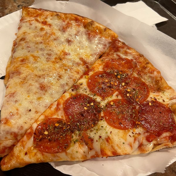 Снимок сделан в Gaby&#39;s Pizza пользователем Kelly 8/22/2022