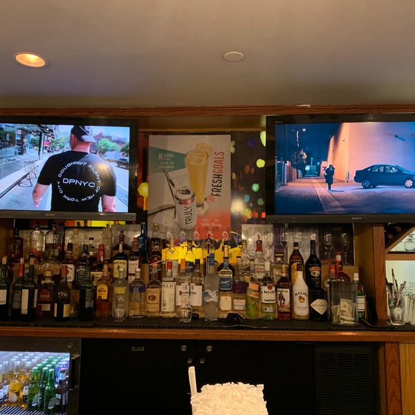 Фудкорты в аэропорту шереметьево. Терминал бистро. Терминал бистро. Терминал бистро. Бар с цветами.