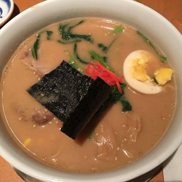 Снимок сделан в Ariyoshi Japanese Restaurant пользователем Kelly 4/21/2017