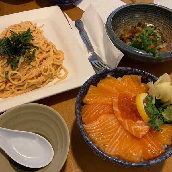 Снимок сделан в Ariyoshi Japanese Restaurant пользователем Kelly 5/24/2021