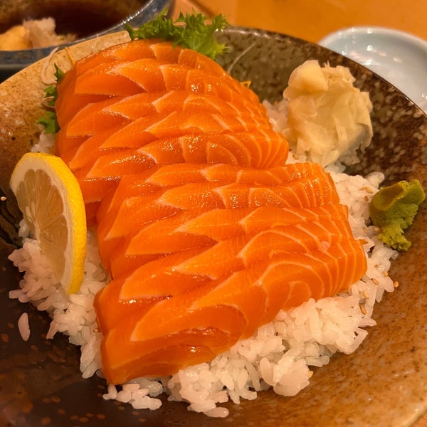 Снимок сделан в Ariyoshi Japanese Restaurant пользователем Kelly 7/31/2023
