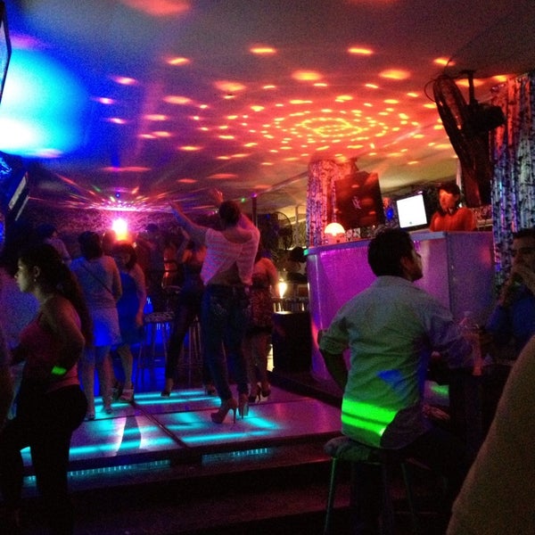 รูปภาพถ่ายที่ Party Lounge โดย Miguel G. เมื่อ 8/10/2013