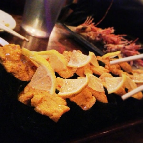 12/26/2012 tarihinde Mesoziyaretçi tarafından Sushi Koma'de çekilen fotoğraf