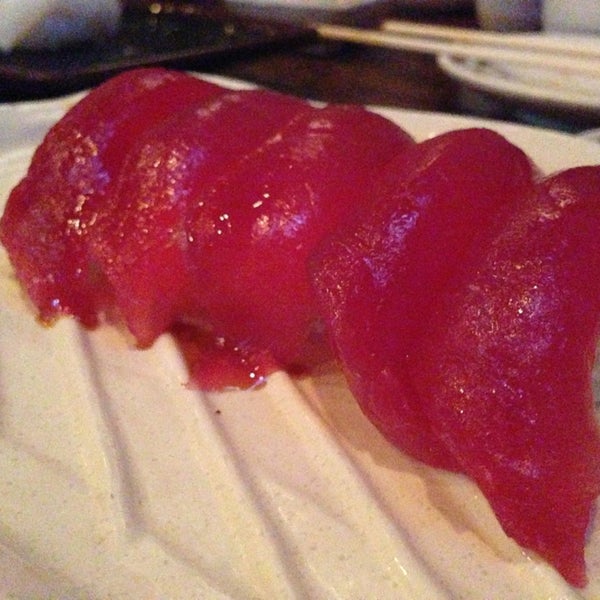 4/13/2013 tarihinde Mesoziyaretçi tarafından Sushi Koma'de çekilen fotoğraf