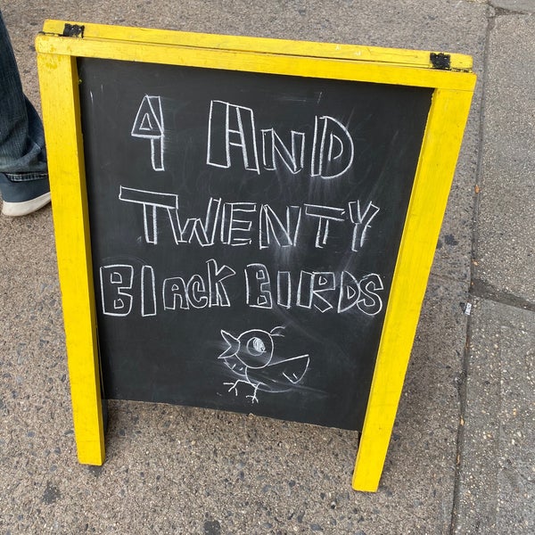 Foto tirada no(a) Four &amp; Twenty Blackbirds por Julia 🌴 em 10/26/2019