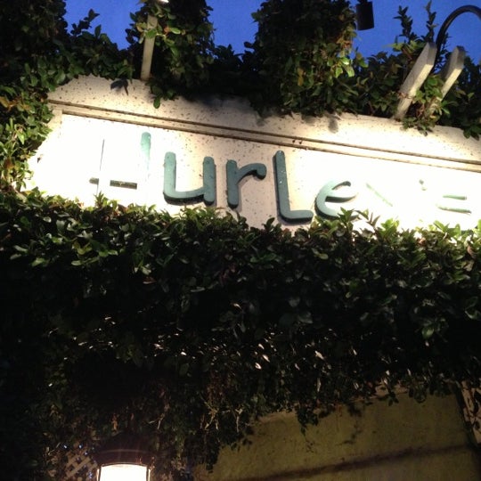 Foto tirada no(a) Hurley&#39;s Restaurant por Liz S. em 10/16/2012