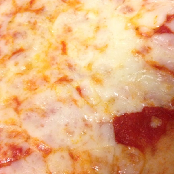 11/30/2013にYosef Y.がMimi&#39;s Pizza Kitchenで撮った写真