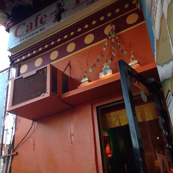 6/5/2014 tarihinde Yosef Y.ziyaretçi tarafından Cafe Tibet'de çekilen fotoğraf