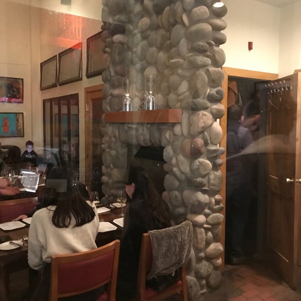 Снимок сделан в La Tour Restaurant &amp; Bar пользователем Yosef Y. 2/25/2018