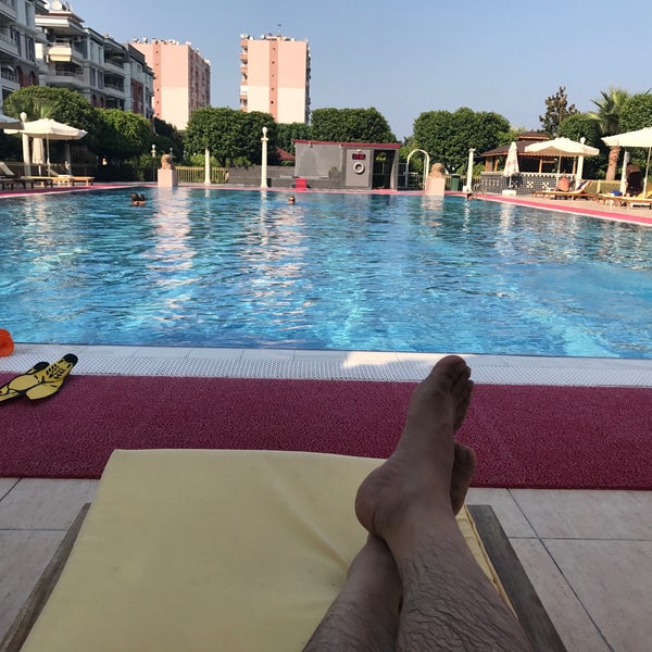 cumhuriyet konaklari havuz mersin de havuz
