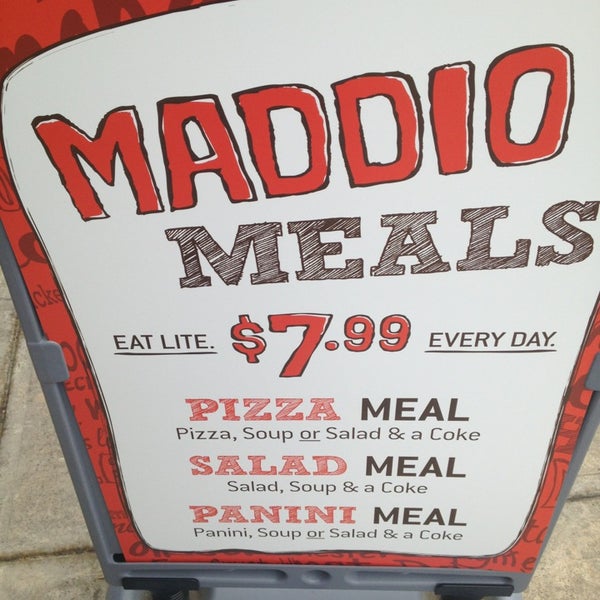 Foto scattata a Uncle Maddio&#39;s Pizza Joint da Anthony il 3/22/2013