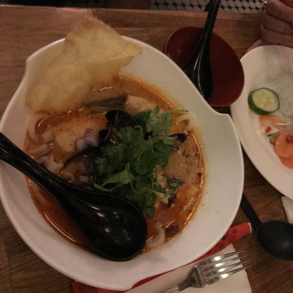The lamb was to die for! Seafood laksa was flavorful and yummy! Cozy mom and pop place for a warm meal! So good!!