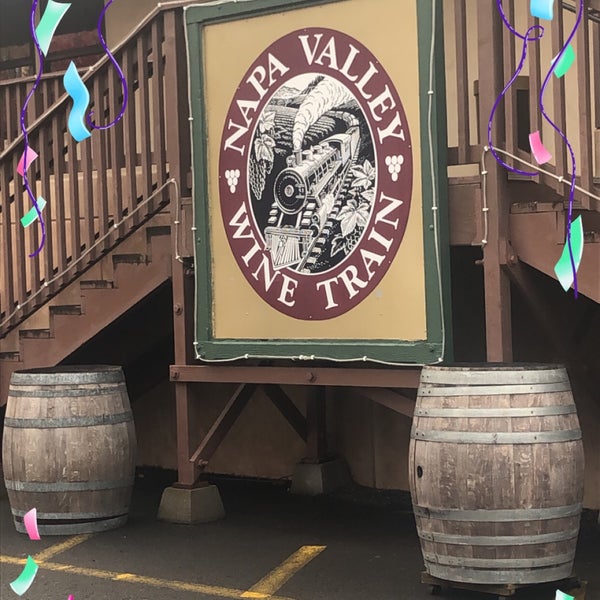 Foto diambil di Napa Valley Wine Train oleh Rosa R. pada 12/18/2018