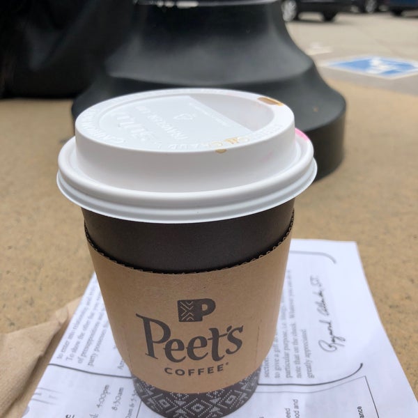 10/29/2017 tarihinde Rosa R.ziyaretçi tarafından Peet&#39;s Coffee &amp; Tea'de çekilen fotoğraf