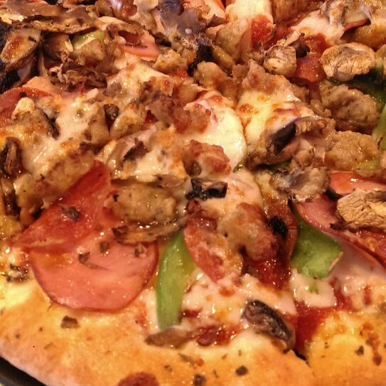 Снимок сделан в DoubleDave&#39;s Pizzaworks пользователем George D. 8/4/2014