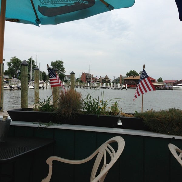 Foto diambil di Foxy&#39;s Harbor Grille oleh Natasha pada 7/24/2013
