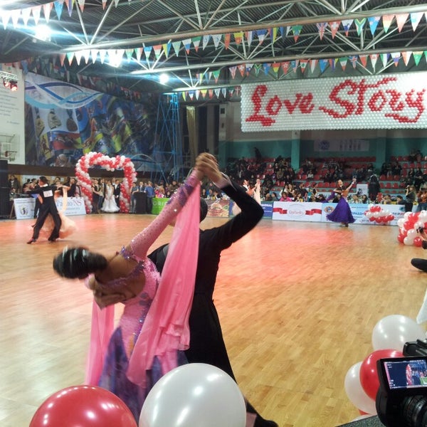 Спортивный комплекс гран при. Спорткомплекс Арай Лисаковск.