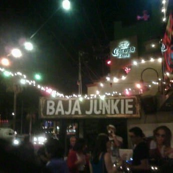 รูปภาพถ่ายที่ Baja Junkie โดย Jorge P. เมื่อ 12/18/2011
