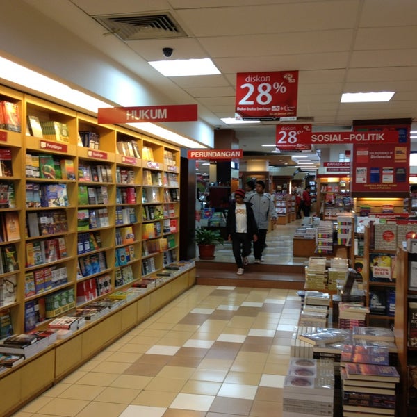  Gramedia  Toko Buku