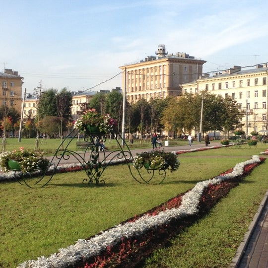 Ломоносовский сад санкт петербург