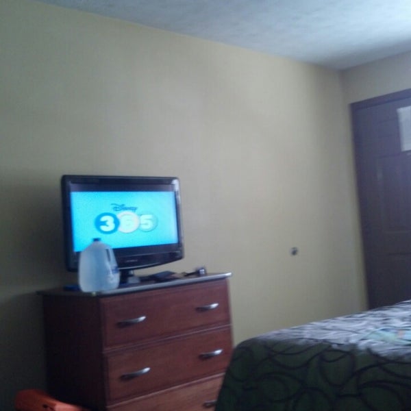 Dorothea tanning картины. Комната 202. Доротея таннинг. Доротея таннинг table tragique from hôtel du pavot, chambre 202. Комната 202.