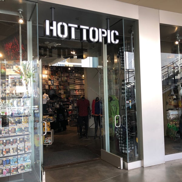 Hot Topic Clothing Store in Hollywood