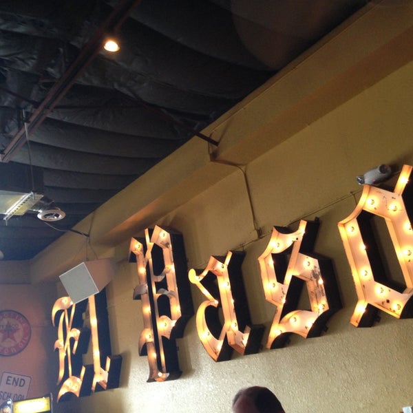 7/16/2013 tarihinde Dessere M.ziyaretçi tarafından Nona&#39;s Pizza N. Mesa'de çekilen fotoğraf
