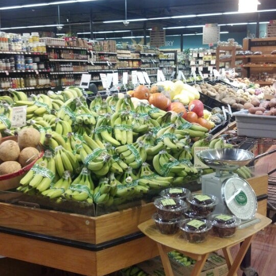 รูปภาพถ่ายที่ Nature&#39;s Food Patch Market &amp; Cafè โดย Senaf D. เมื่อ 11/24/2012