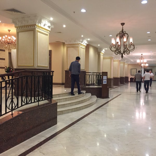 รูปภาพถ่ายที่ Lotte City Hotel Tashkent Palace โดย Federal M. เมื่อ 4/29/2016