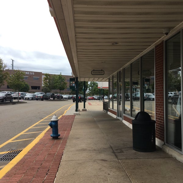 Essex Green Shopping Center Shopping Mall in West Orange