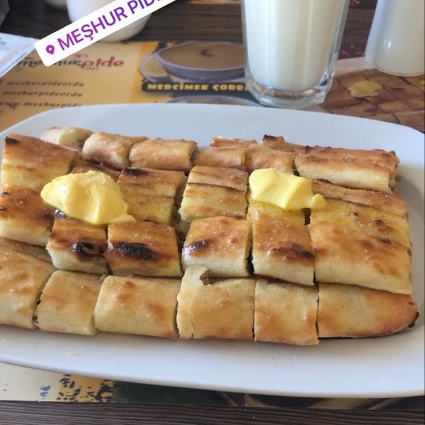 Снимок сделан в Meşhur Pide Restaurant пользователем Merthan D. 2/16/2020