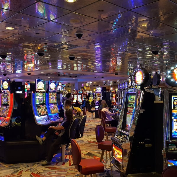 Foto scattata a Casino Niagara da Kevin M. il 5/28/2017