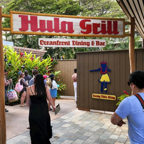 Photo taken at Hula Grill Kaanapali by Kevin M. on 4/24/2022