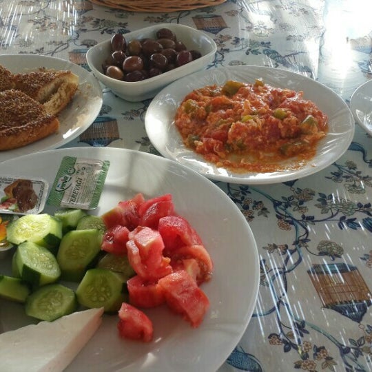 Photo taken at Simay Apart Otel &amp; Restaurant by MuzaffeR Ç. on 9/3/2015