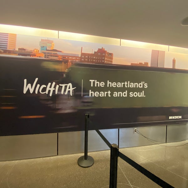 Снимок сделан в Wichita Dwight D. Eisenhower National Airport (ICT) пользователем Will 1/8/2021