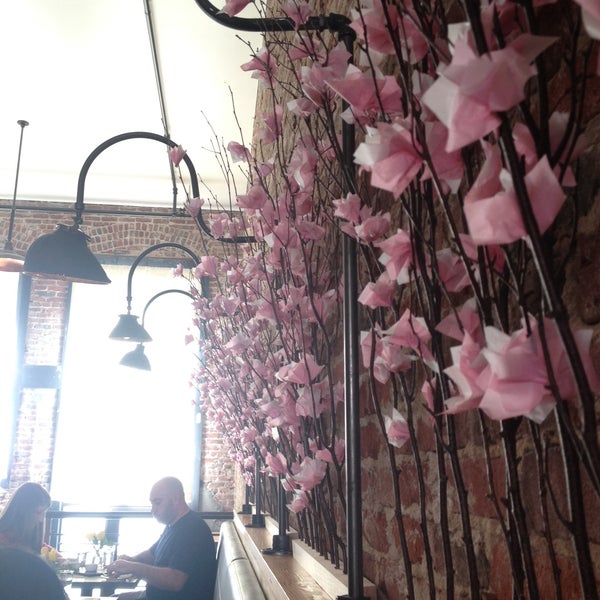4/14/2013에 Elyse님이 AQ Restaurant &amp; Bar에서 찍은 사진
