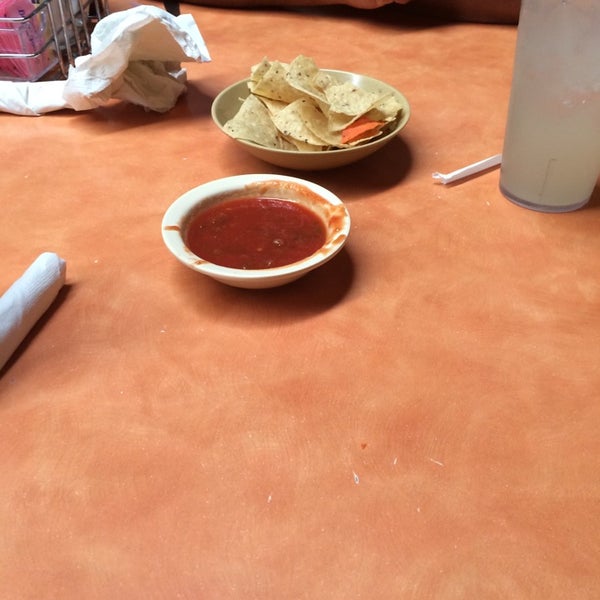 รูปภาพถ่ายที่ Don Pedro Mexican Restaurant โดย Emily C. เมื่อ 7/5/2014