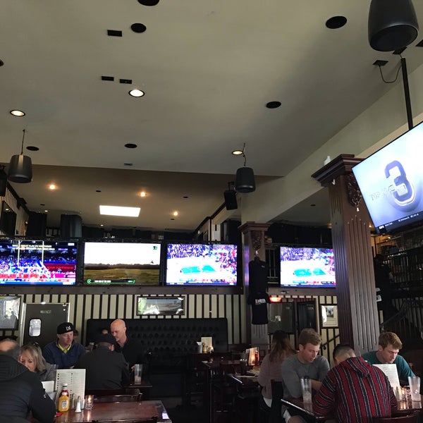 รูปภาพถ่ายที่ Nicky Rottens Bar &amp; Burger Joint โดย Piston H. เมื่อ 2/17/2019