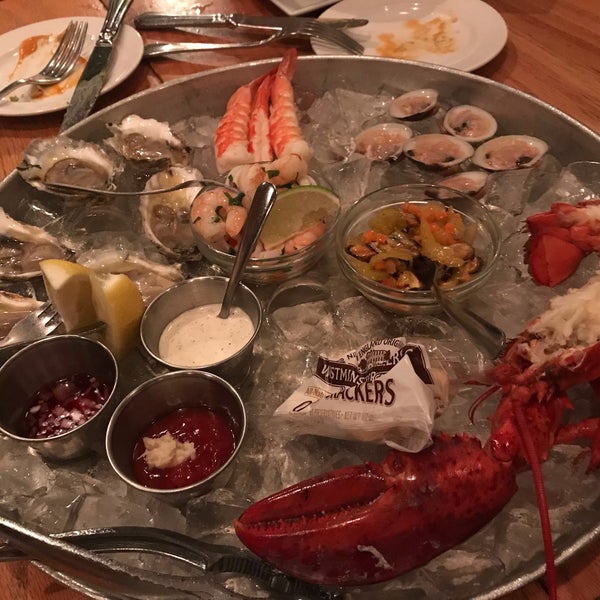 รูปภาพถ่ายที่ Hank&#39;s Oyster Bar โดย Piston H. เมื่อ 8/17/2019