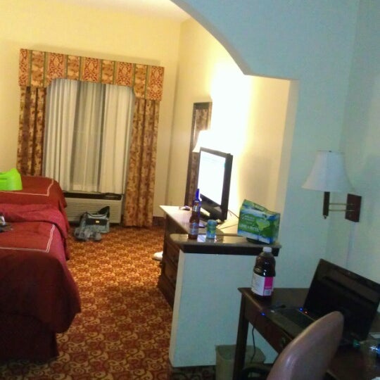 Photos At Comfort Suites 2621 N Columbia St