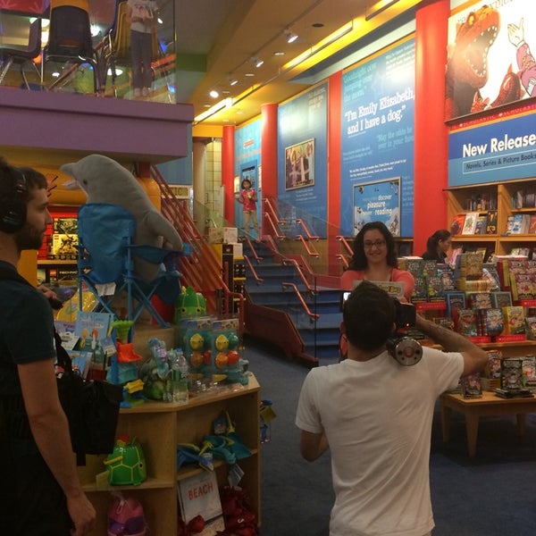 8/26/2014にPatricia J.がThe Scholastic Storeで撮った写真
