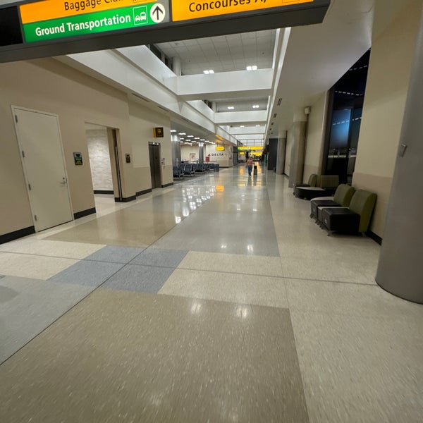 Foto tirada no(a) John Glenn Columbus International Airport (CMH) por Tim W. em 3/6/2024