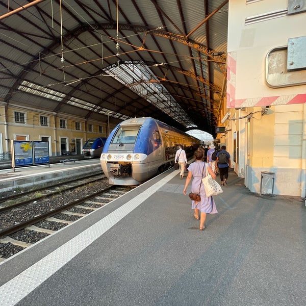 Photo taken at Gare SNCF d&#39;Avignon-Centre by Tim W. on 7/20/2022