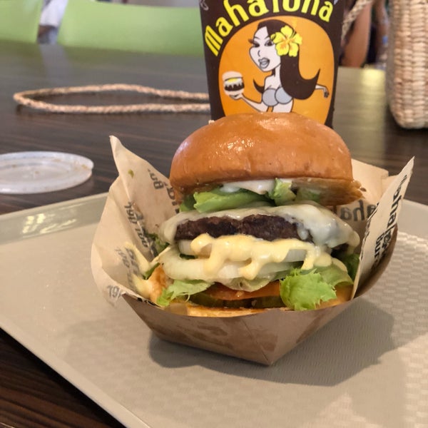 Foto tirada no(a) Mahaloha Burger por Juri V. em 7/13/2018
