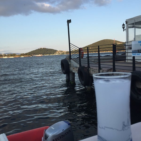 รูปภาพถ่ายที่ Çardak Restaurant โดย Salih K. เมื่อ 7/15/2017
