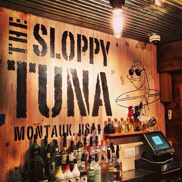 Das Foto wurde bei Sloppy Tuna von The Sloppy Tuna am 8/31/2013 aufgenommen