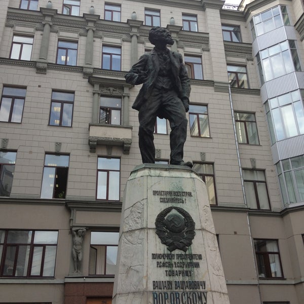 Памятник воровскому в москве на лубянке